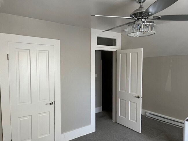 Building Photo - Old Town Updated 3 bed home w detached garage