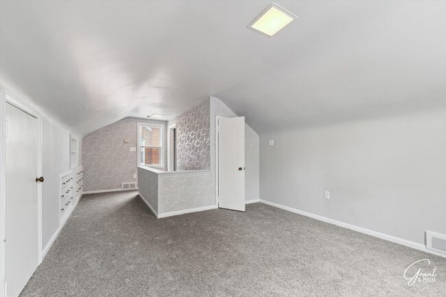 Building Photo - $1300 3 bedroom bungalow
