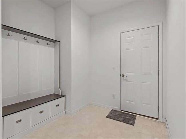 Building Photo - 5898 Urbandale Ct N