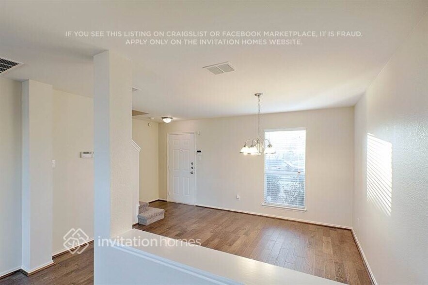 Building Photo - 2804 Mesa Valley Dr