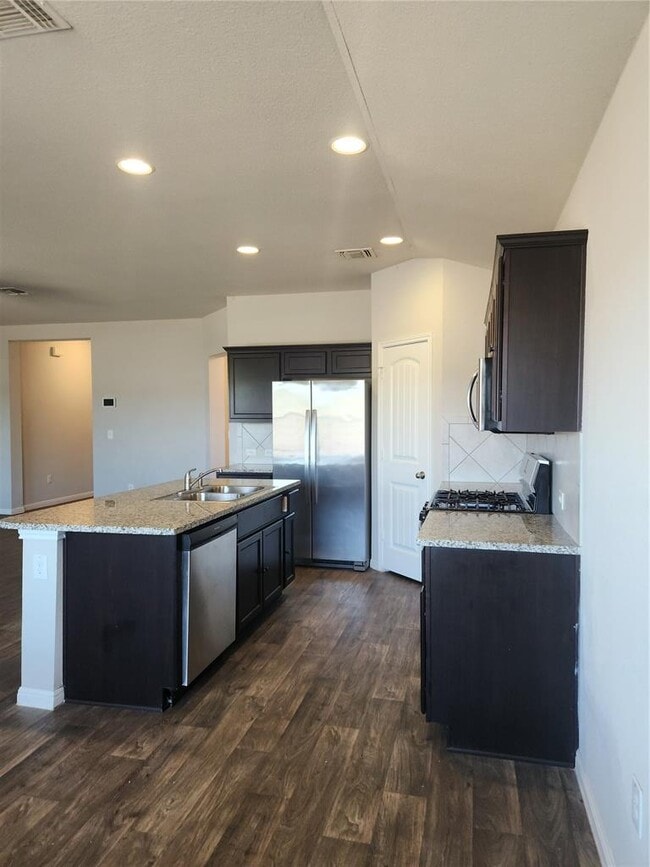 Building Photo - 10808 Seguin St