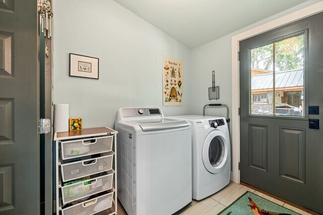 Building Photo - Fully Furnished Cottage in Pittsboro