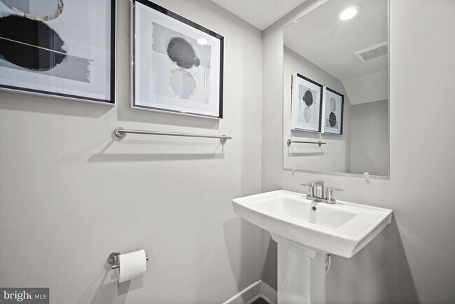 Building Photo - 171 WOODGATE Cir