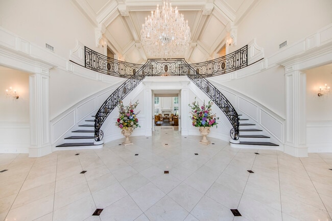 Building Photo - 51 Chestnut Ridge Rd