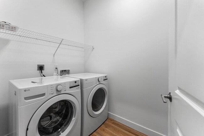 Building Photo - 999 Main St