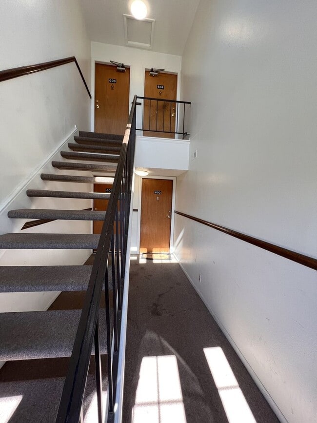 Building Photo - Spacious 1 Bedroom 1 Bath in the heart of Coralville!