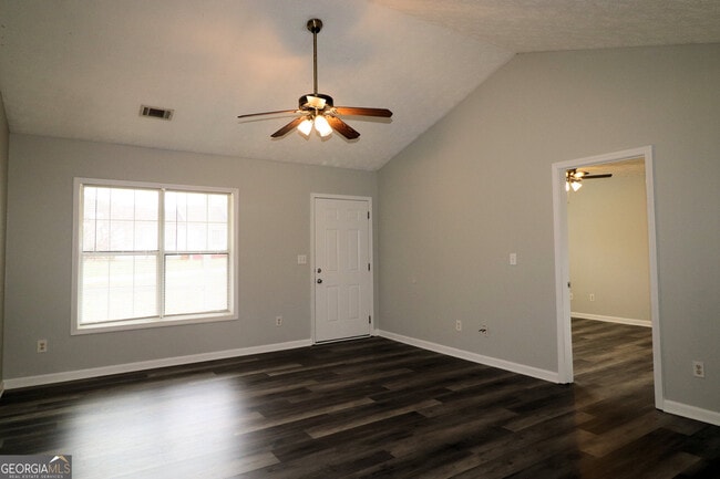 Building Photo - 18 Southwind Dr