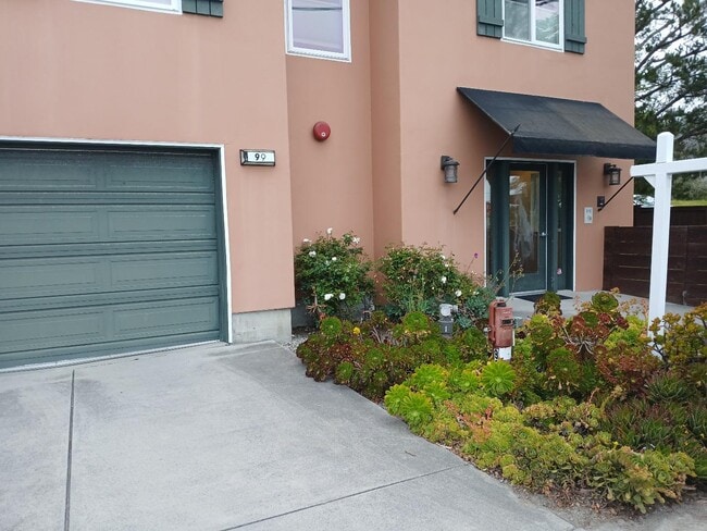 Building Photo - 99 Ave Portola