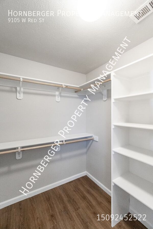 Building Photo - 9105 W Red St