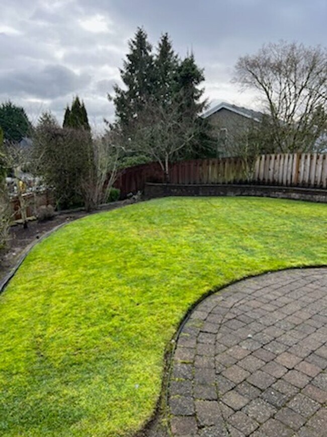 Building Photo - Snohomish Home on Corner Lot!