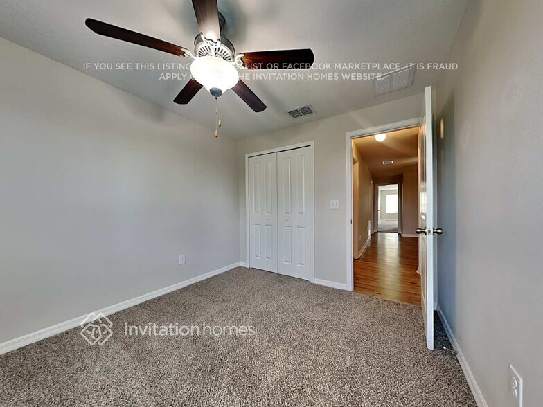 Building Photo - 10654 Lake Montauk Dr