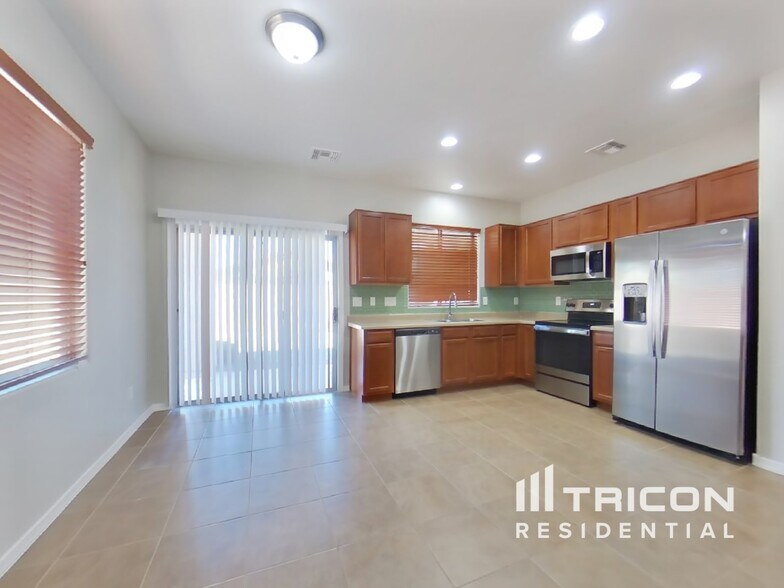 Building Photo - 41220 W Colby Dr