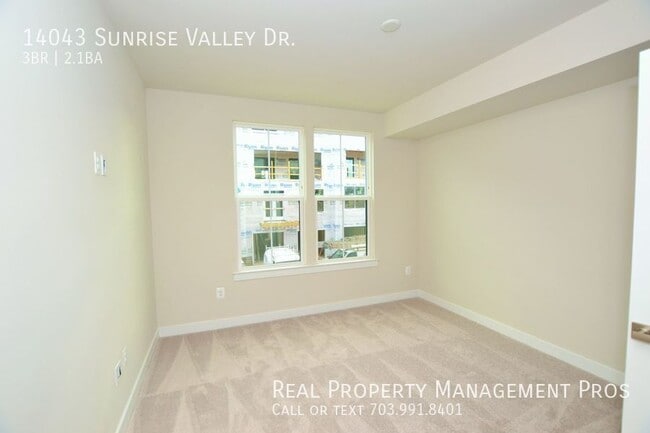 Building Photo - 14043 Sunrise Valley Dr