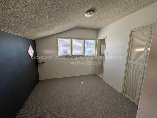 Building Photo - 3811 E 10th St