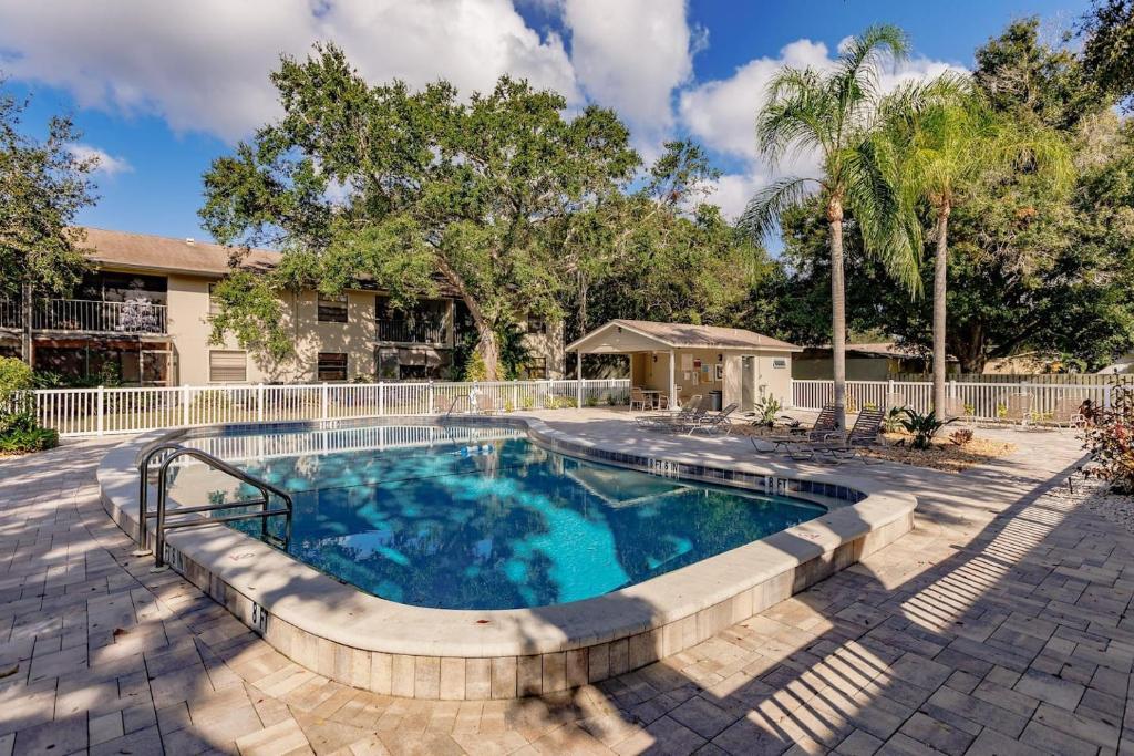 Swimming pool - 5647 Summer Side Ln