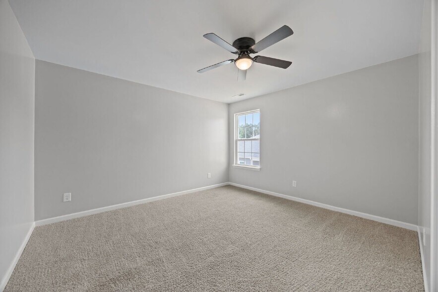 Building Photo - 4500 Sandstone Dr