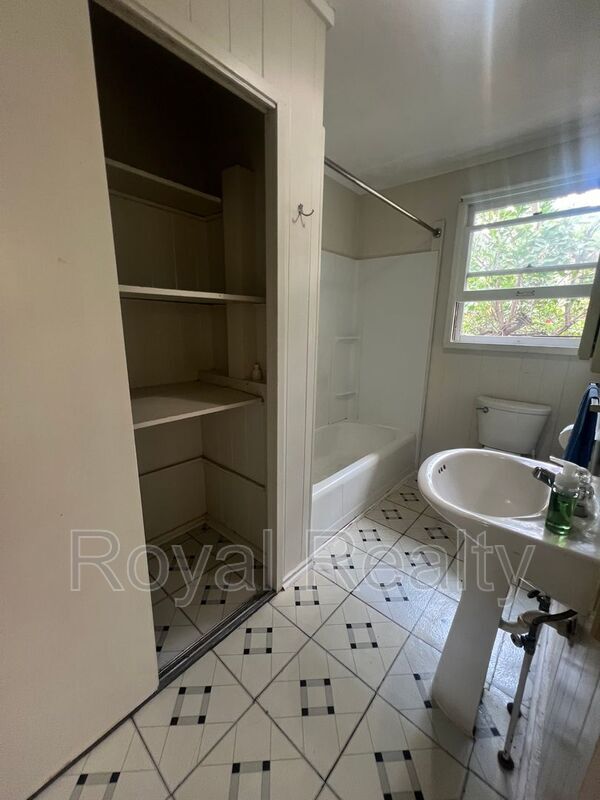 Building Photo - 3834 Anuhea St