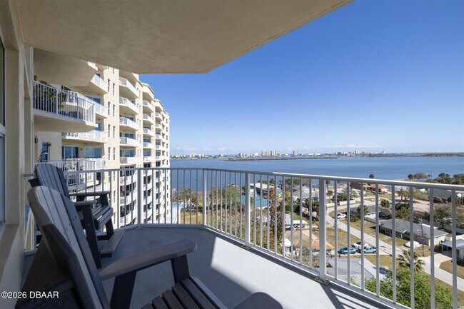 Building Photo - 2801 S Ridgewood Ave