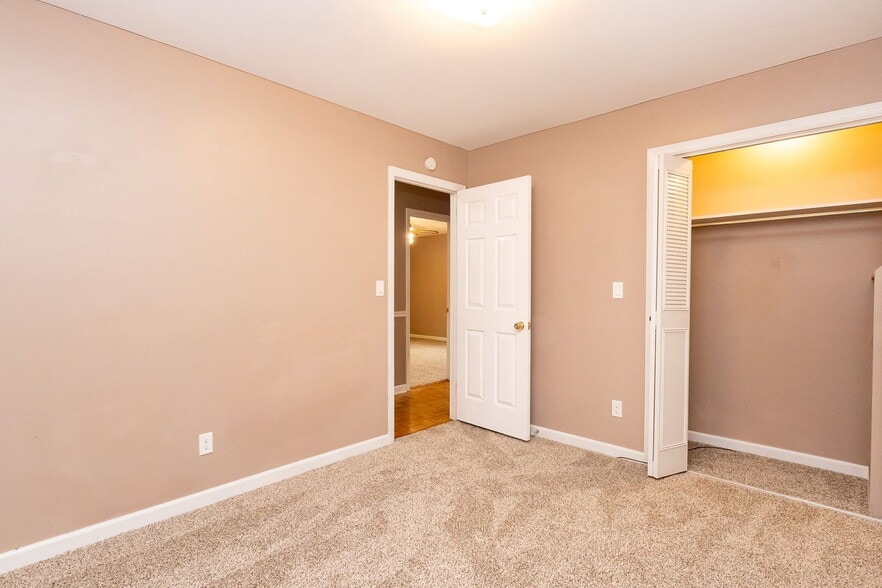 Building Photo - 5428 Country Village Dr
