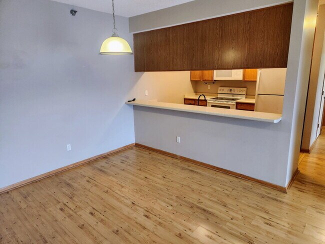 Building Photo - 1320 SE Florence Dr