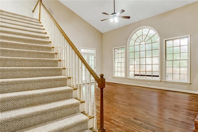 Building Photo - 510 Jacaranda Ct