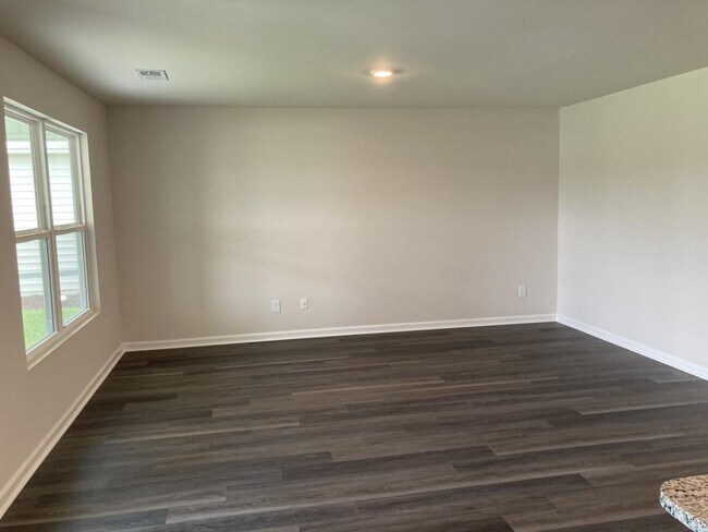 Building Photo - 129 Kings Acre Ct