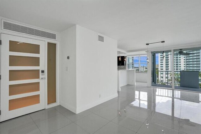 Building Photo - 2800 E Sunrise Blvd