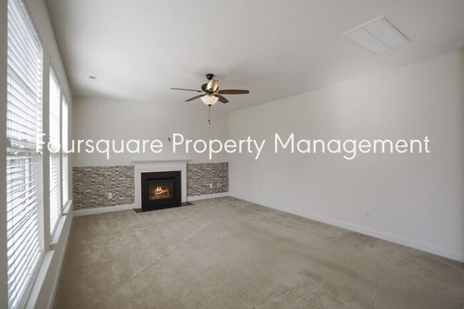 Building Photo - Spacious Single-Family Home with Open Floor Plan, Loft & Two-Car Garage – In the Popular Arrowhea...