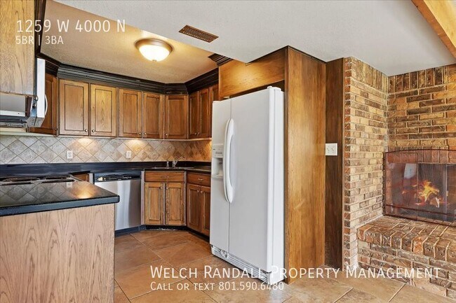 Building Photo - 1259 4000 N St