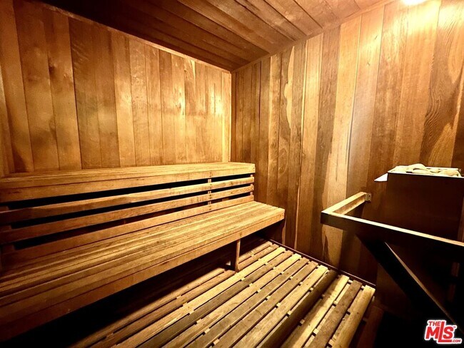 Building Photo - 1515 S Beverly Dr