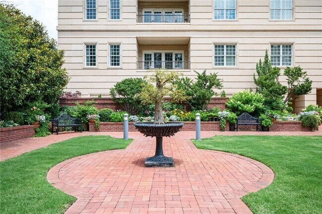 Building Photo - 3657 Peachtree Rd NE