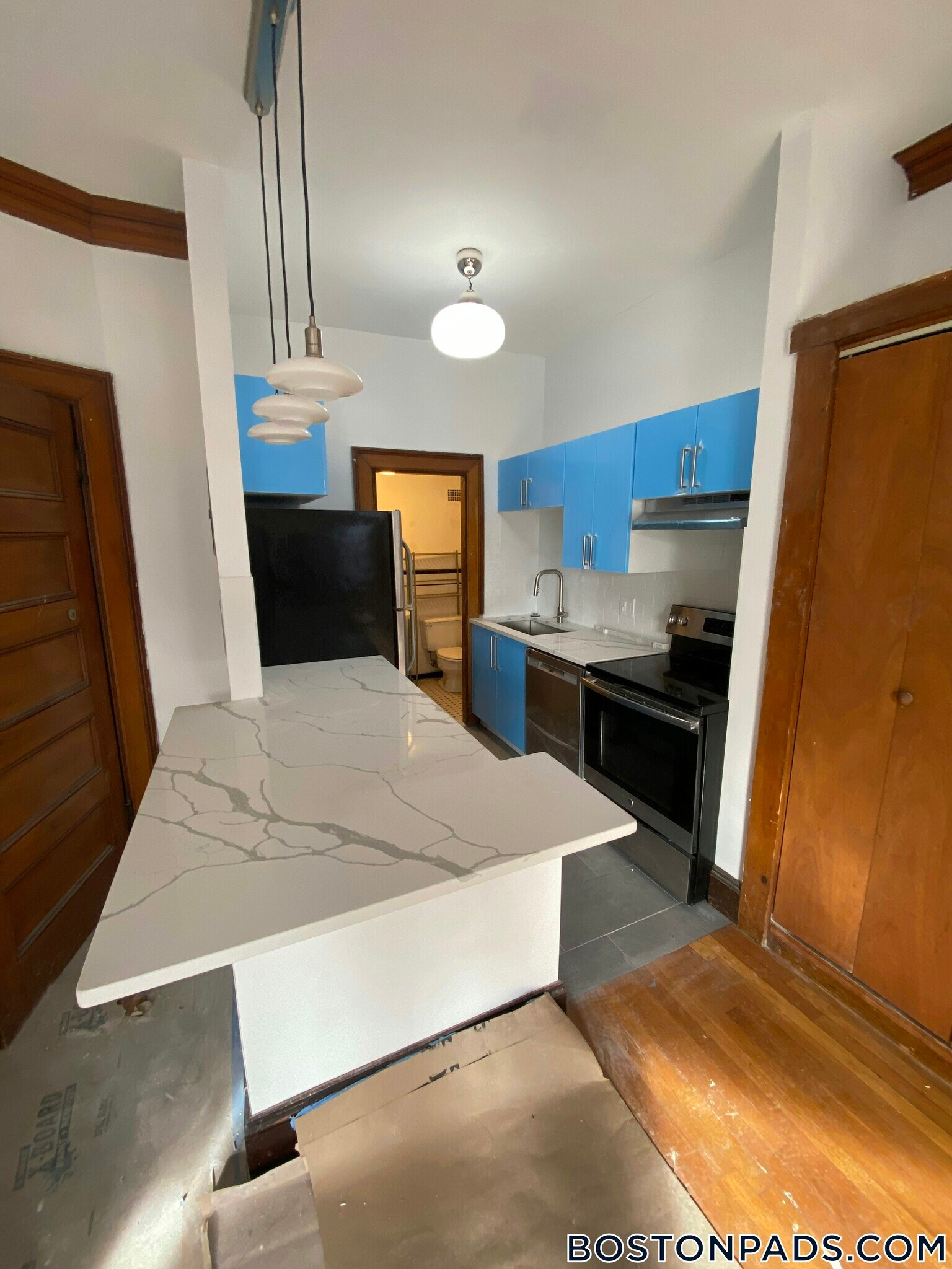 Building Photo - 849 Beacon St