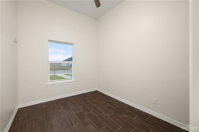 Building Photo - 3107 E Tamarindo Ave