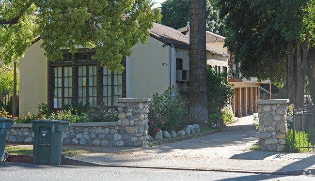 Building Photo - 928-932 N Los Robles Ave