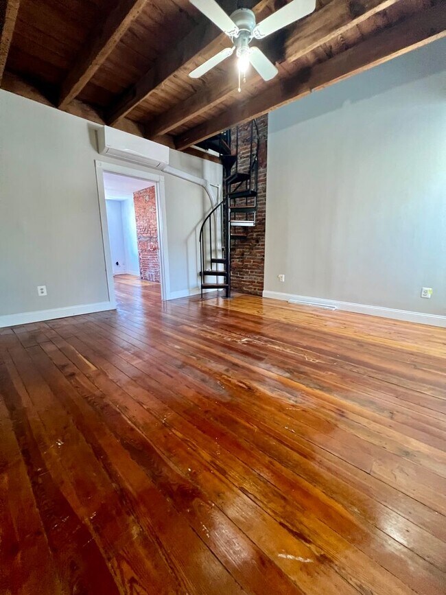 Building Photo - 713 S 2nd St