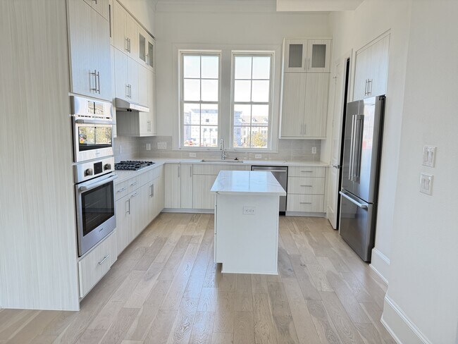 Building Photo - 14963 Magnolia St