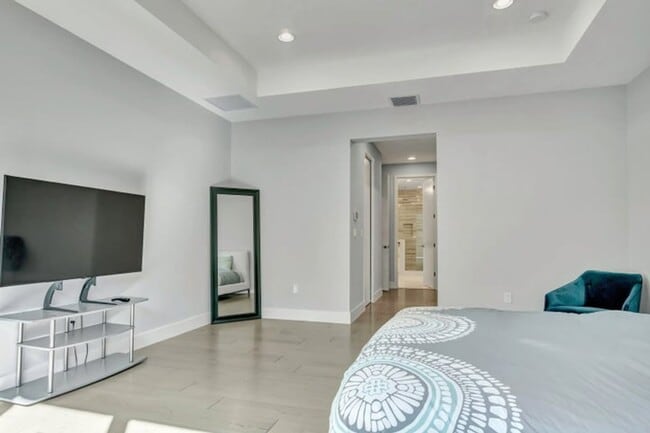 Building Photo - 17081 Five Waters Ave