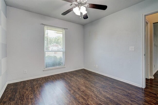 Building Photo - 1019 Dustin Dr