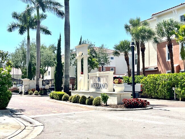 Building Photo - 9833 Baywinds Blvd