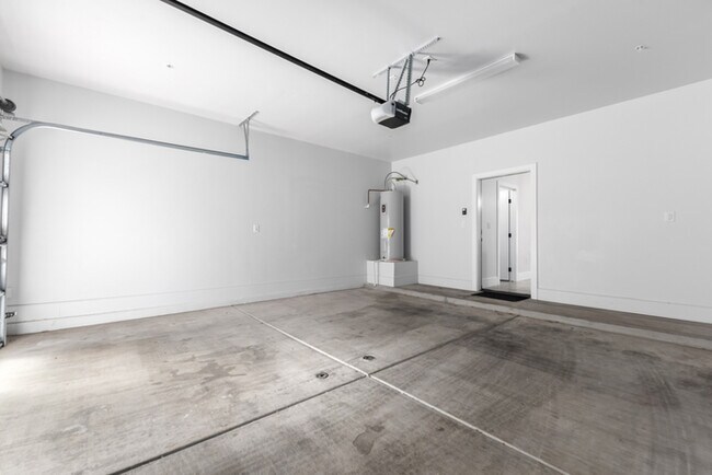 Building Photo - 164 E Lexington Ave