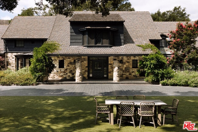 Building Photo - 3100 Mandeville Canyon Rd