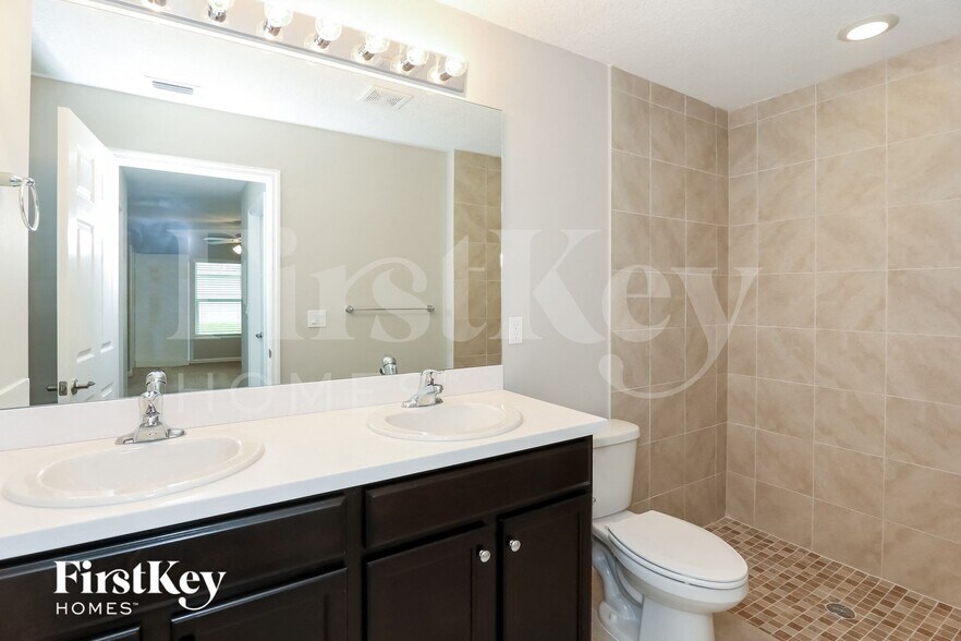 Building Photo - 843 SW Andrew Rd