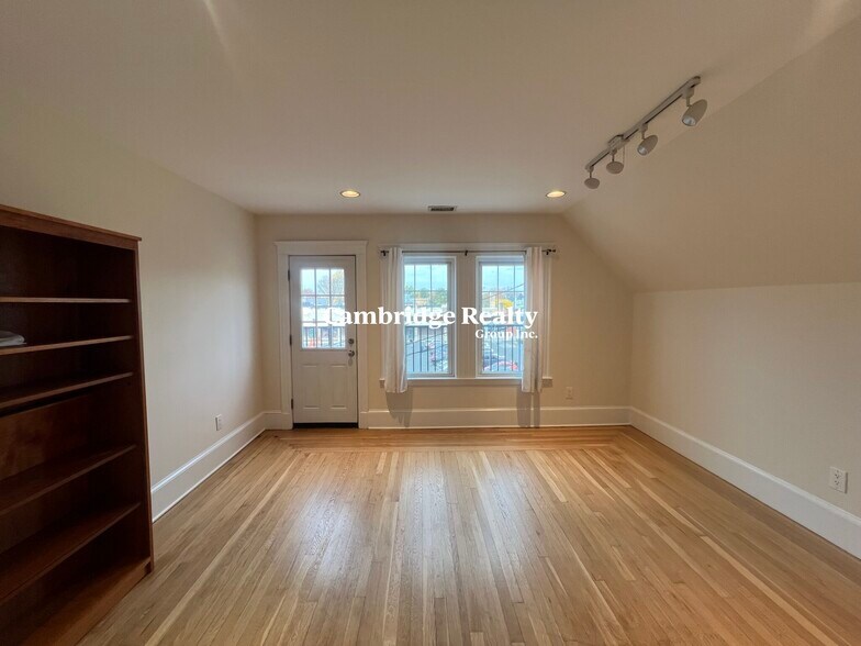 Building Photo - 52 White St