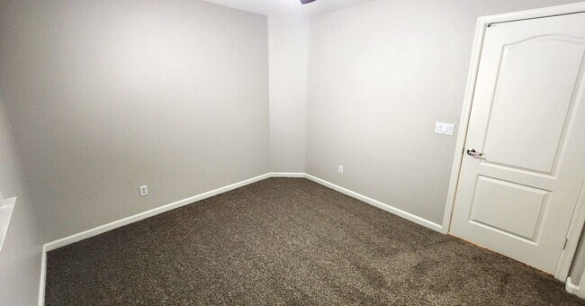 Building Photo - 4 Bedroom Home in the Silverhawke Communit...