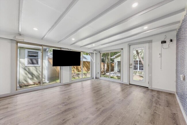 Building Photo - 3300 Harris Park Ave