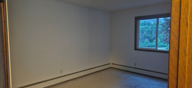 Building Photo - Meticulously Kept 3 bedroom, 2 bath condo in coveted Carriage Hills Condominium Association