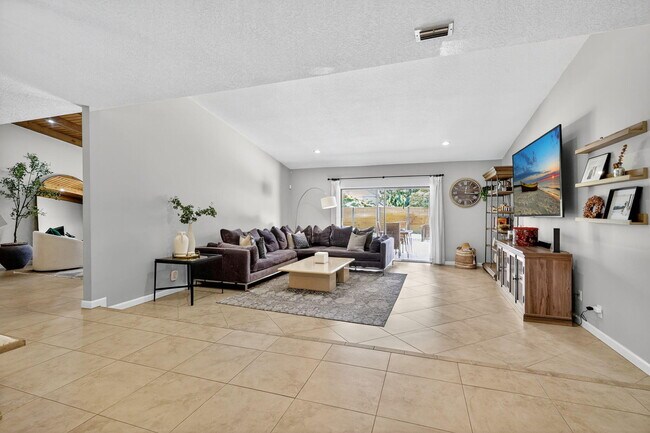 Building Photo - 11294 Pine Valley Dr
