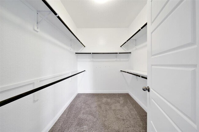 Building Photo - 18323 Parkview Point Dr