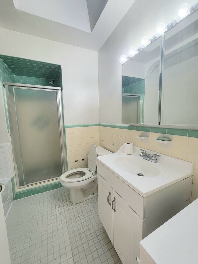 Building Photo - Stunning 4-Bedroom Townhome with Finished ...