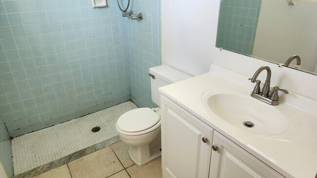 Building Photo - 651 NW Sharpe St